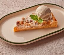 Пирог с яблоком и фундуком