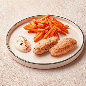 Кебаб креветка-курица с бататом фри и чесночным мацони